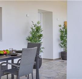 4 bedroom villa with pool by the sea, near Corfu town, sleeps 8